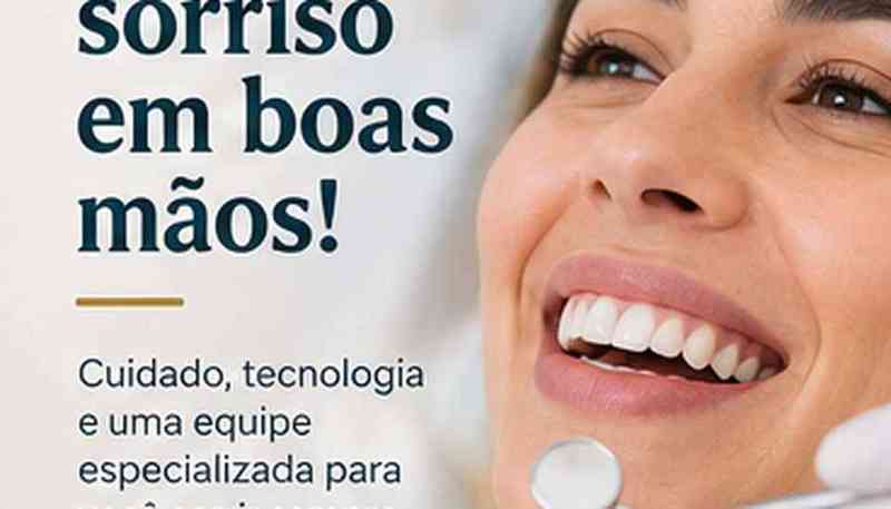 Paciente sorrindo durante atendimento odontológico em clínica especializada